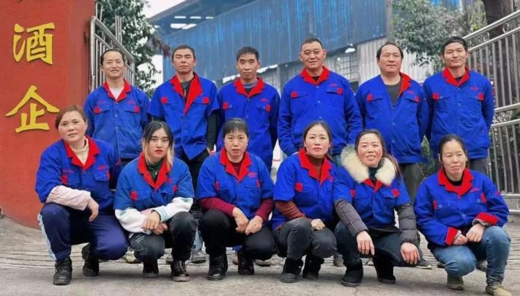 Focusing on production and standing at the forefront of the trend, Jinsha Liquor Group 004 sets a new example for employees