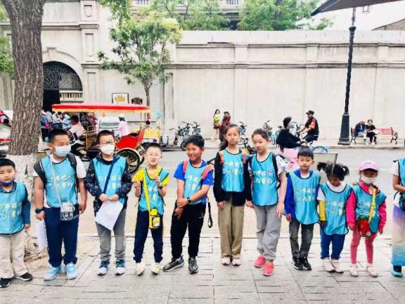 Tianjin Branch of Minsheng Bank successfully held the “Smoky Clouds in Jinmen? Walking into the Five Avenues” Minsheng Peer Parent-child Research Tour