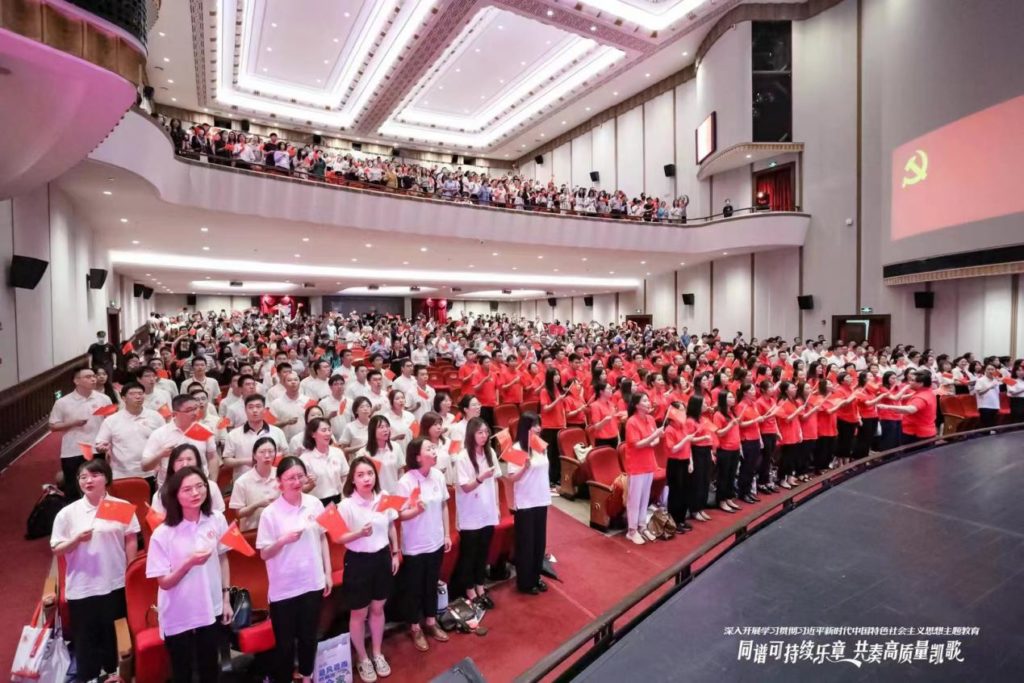 Compose the same sustainable movement and play high-quality triumphant songs China Pacific Insurance held a theme event to celebrate the 102nd anniversary of the founding of the Communist Party of China