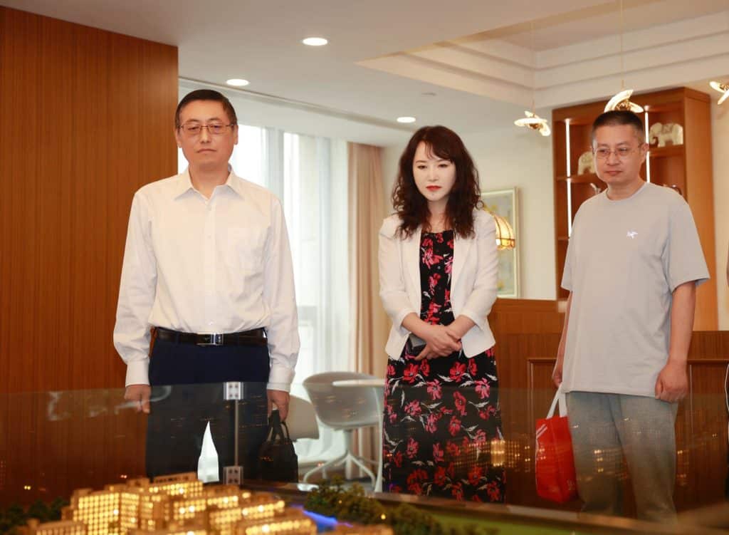 Tian Wei, deputy secretary-general of Tianjin Insurance Industry Association, and his delegation went to Taiping Life Insurance Tianjin Branch to conduct research and discussions