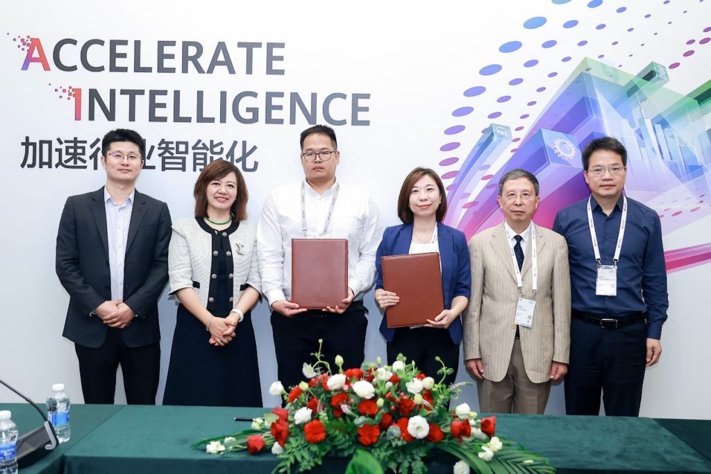 Tianjin Yinghua Experimental School and Huawei Cloud Computing Technology Co., Ltd. signed a deepening cooperation agreement