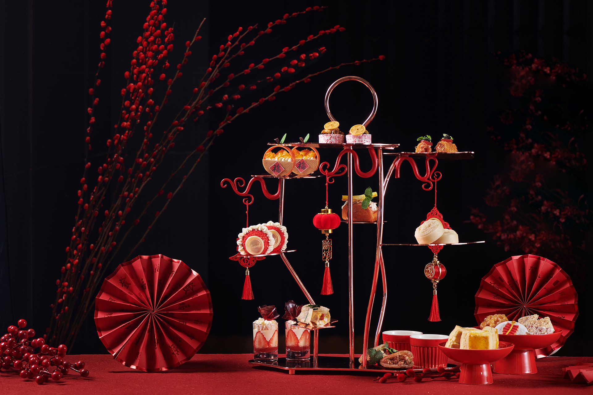 Enjoy the New Year: Kangkang Xiong invites you to taste the “Dragon Inspiration? Prosperity Flying” New Year Afternoon Tea
